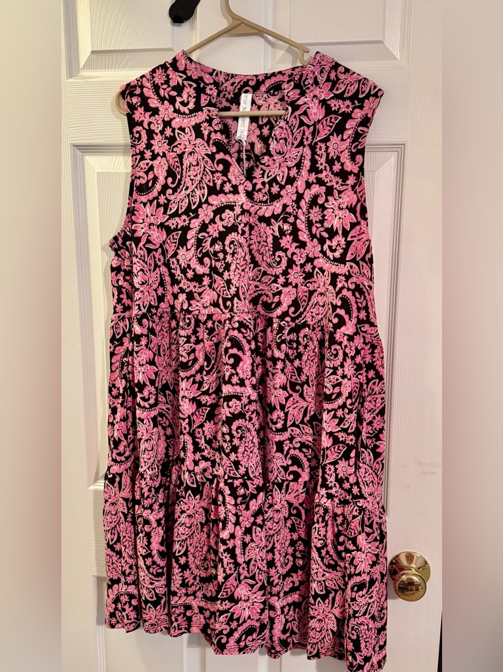 Dear Scarlett Sleeveless Tiered Dress in Pink & Black